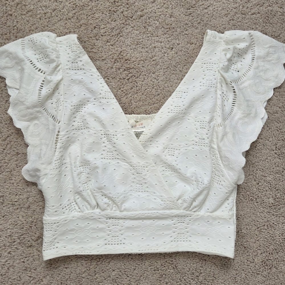 Urban Romantics Cropped Eyelet Top Size Small - Picture 2 of 4